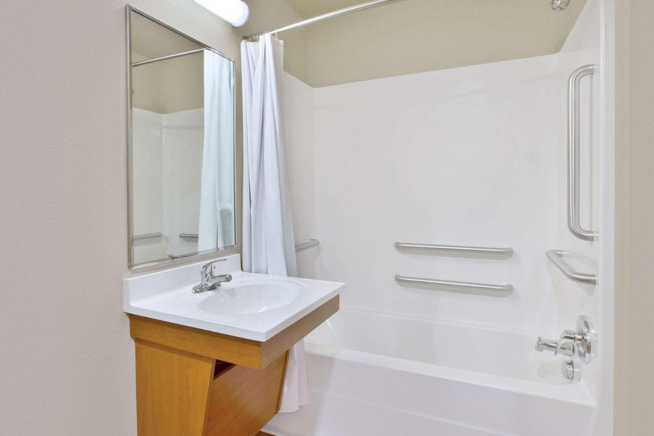 Woodspring Suites Midland Bagian luar foto