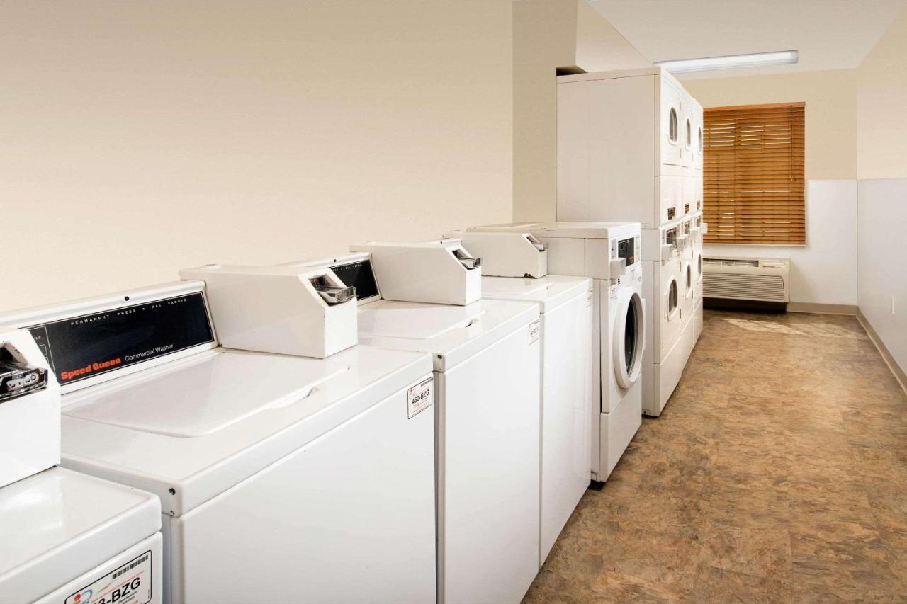 Woodspring Suites Midland Bagian luar foto