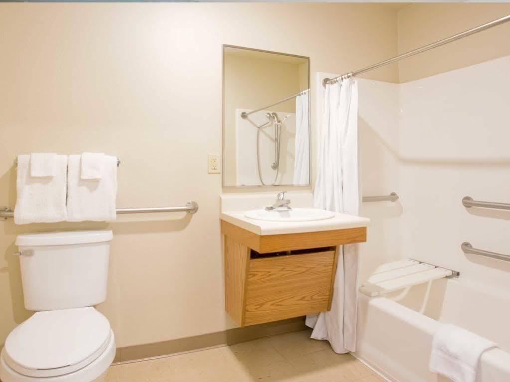 Woodspring Suites Midland Bagian luar foto