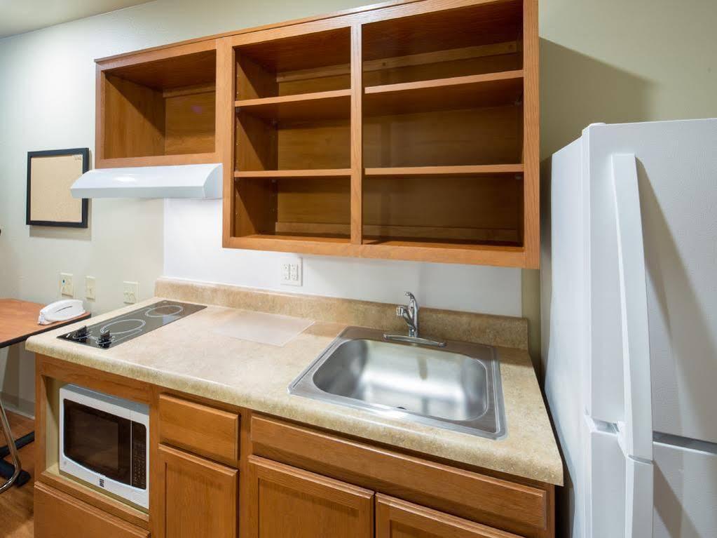 Woodspring Suites Midland Bagian luar foto