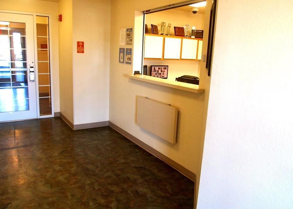 Woodspring Suites Midland Bagian luar foto