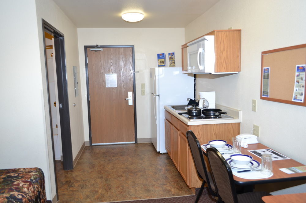 Woodspring Suites Midland Bagian luar foto