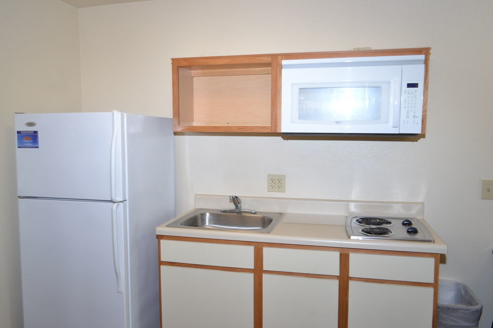 Woodspring Suites Midland Bagian luar foto