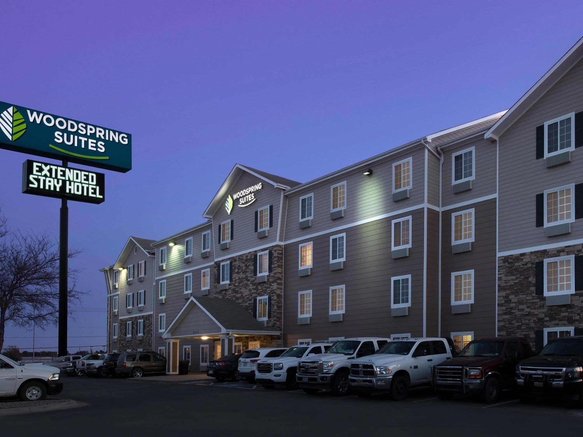 Woodspring Suites Midland Bagian luar foto