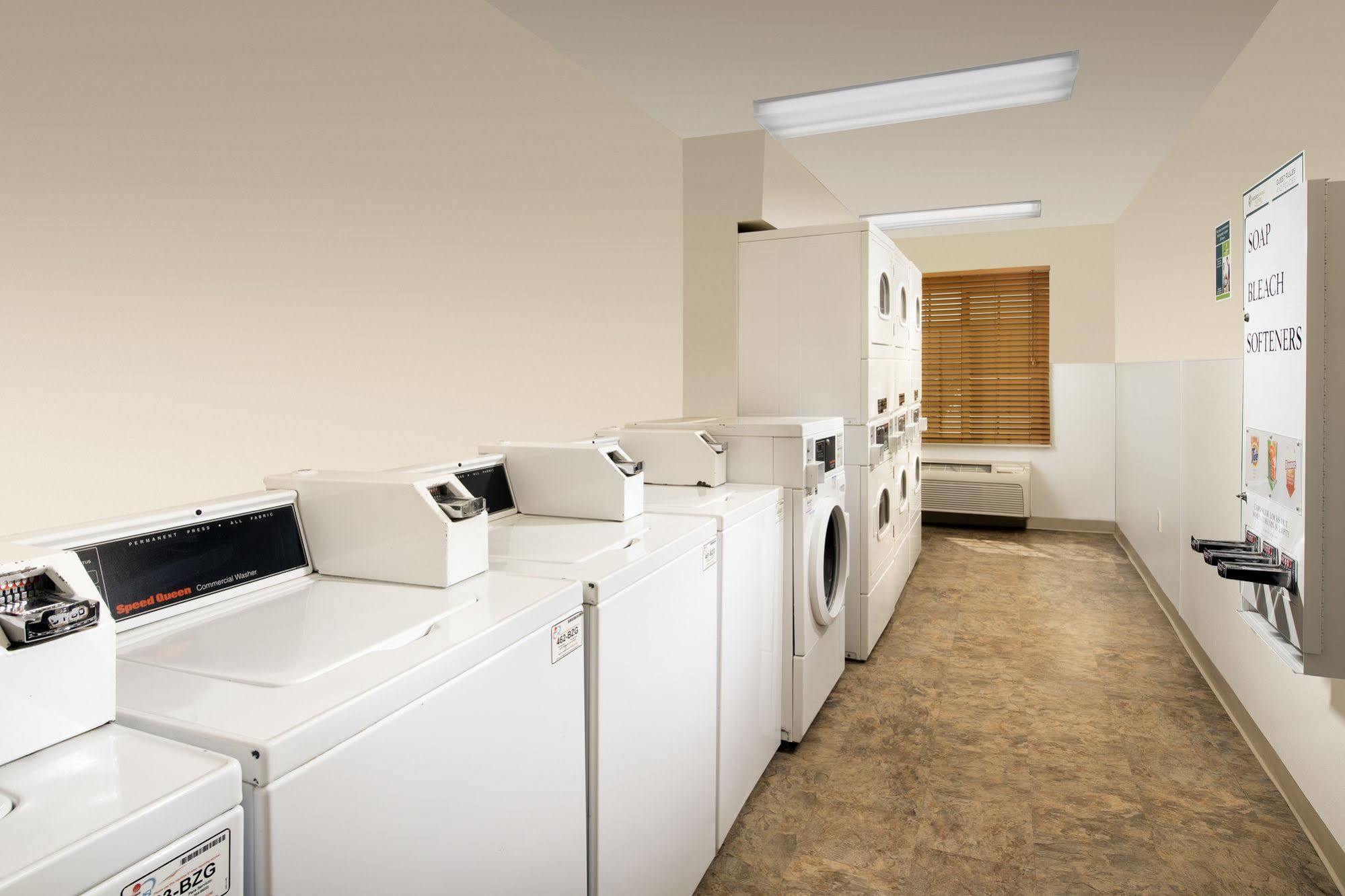 Woodspring Suites Midland Bagian luar foto