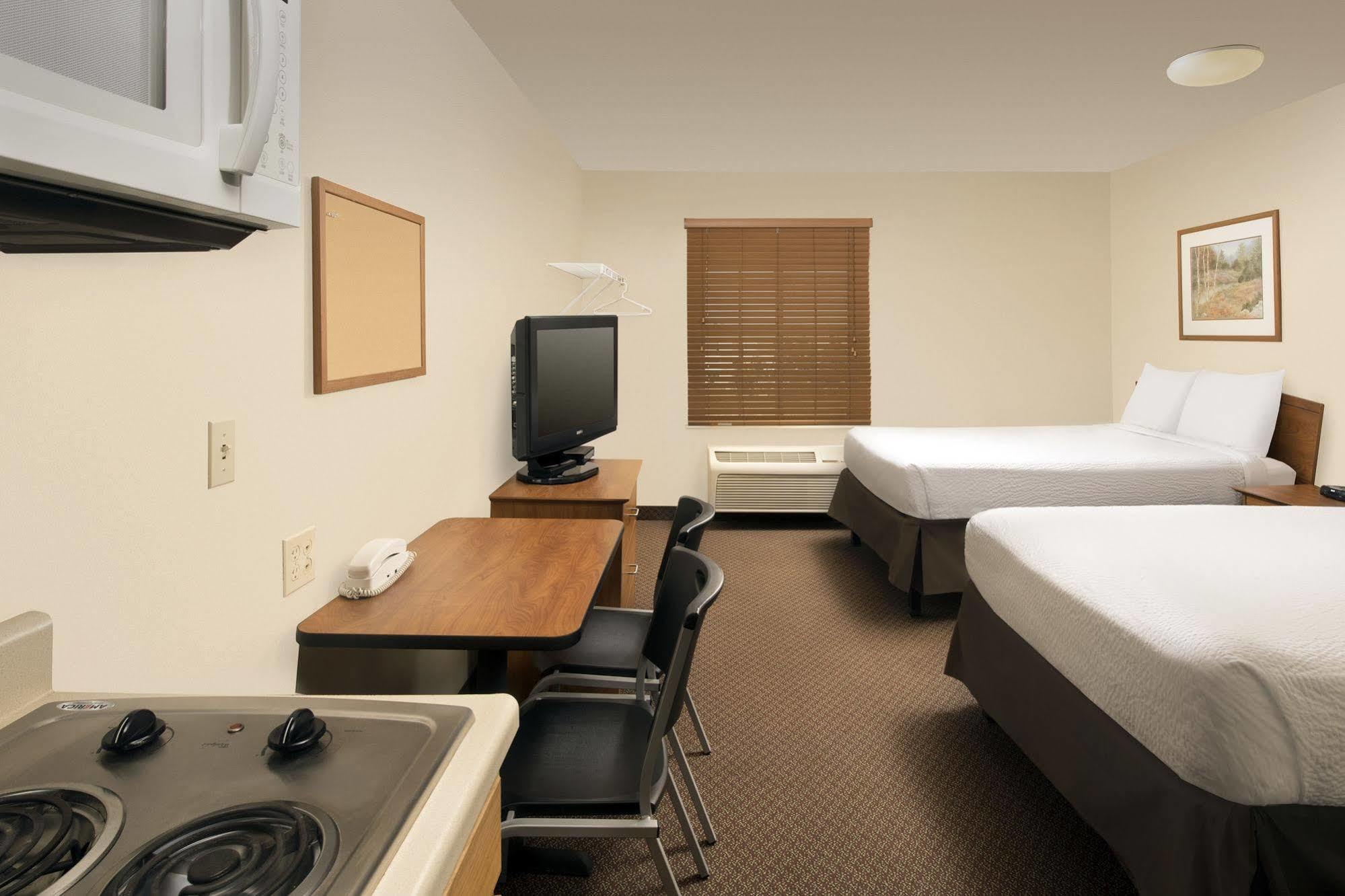 Woodspring Suites Midland Bagian luar foto