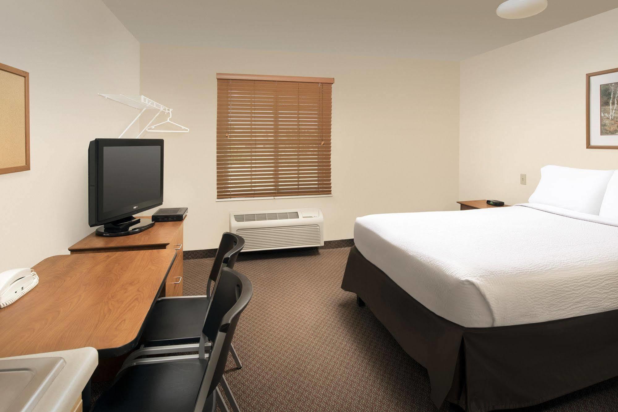 Woodspring Suites Midland Bagian luar foto