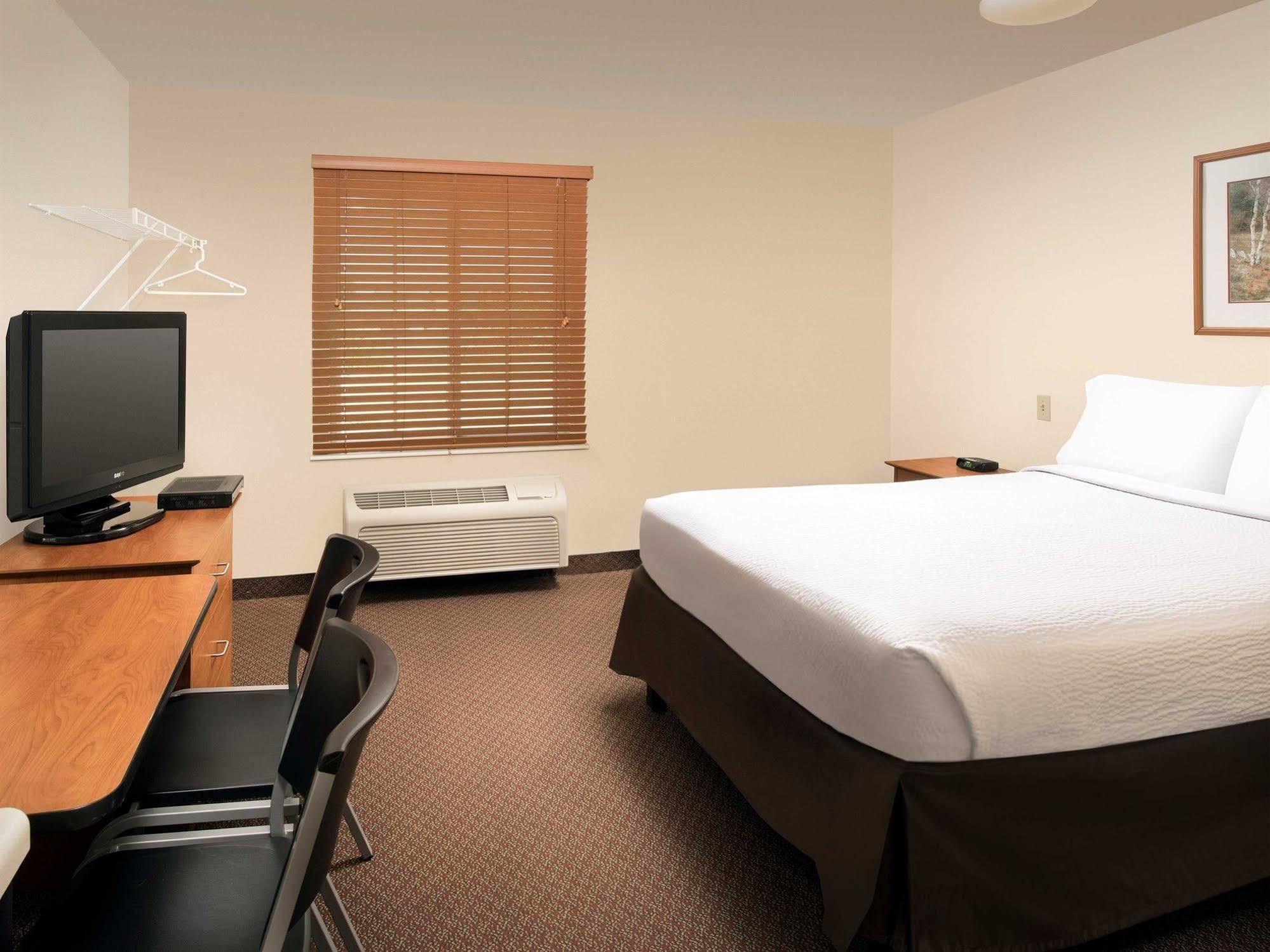 Woodspring Suites Midland Bagian luar foto