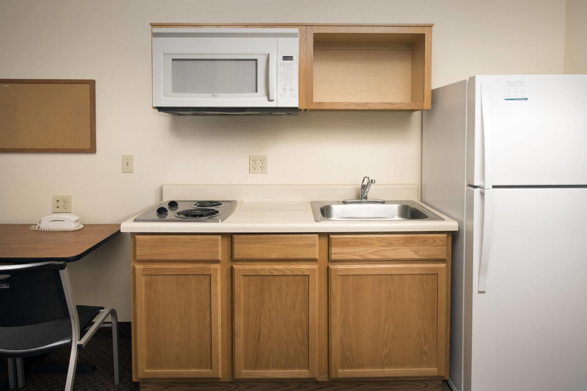Woodspring Suites Midland Bagian luar foto